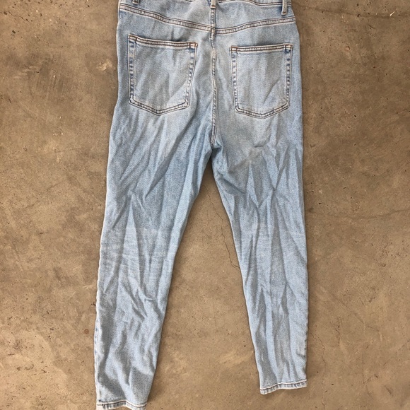 Forever 22 ripped boyfriend jeans - Picture 2 of 2